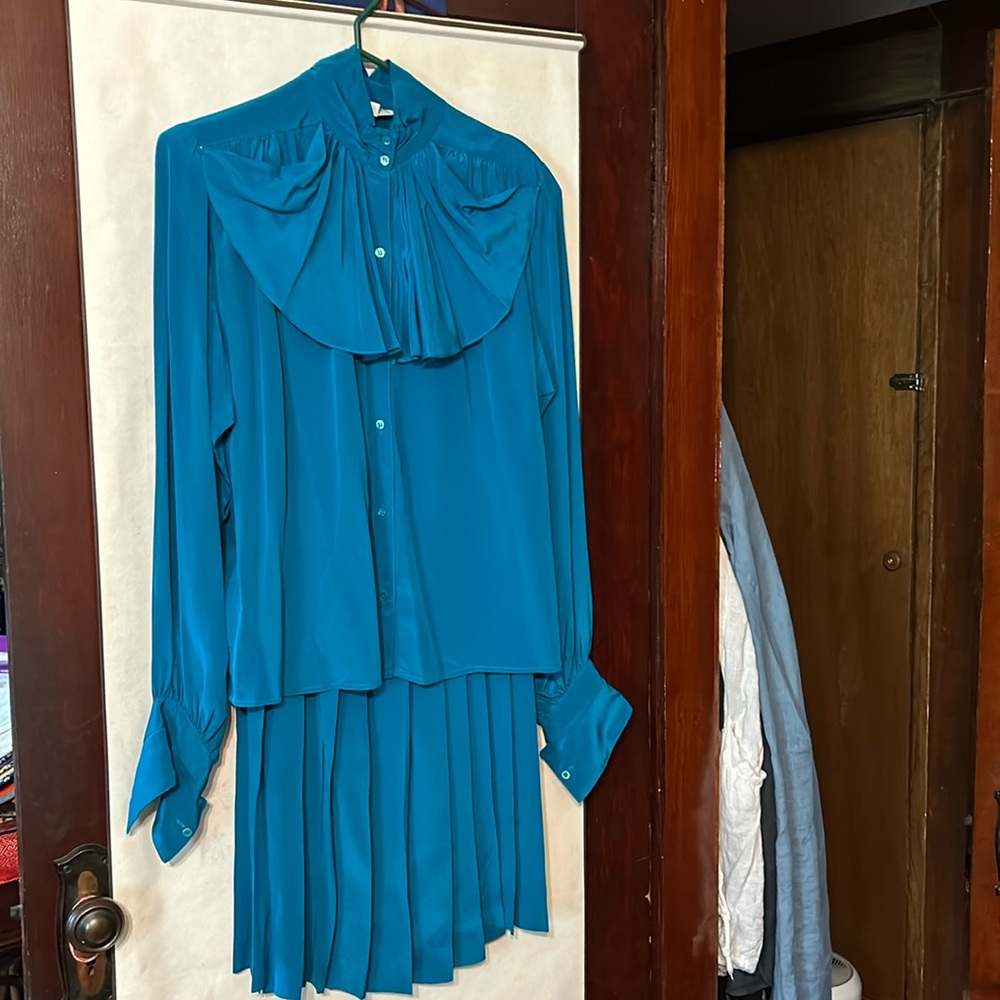 Vintage 2 piece 100% silk set Robert Haik blue blouse and skirt, Sz 36